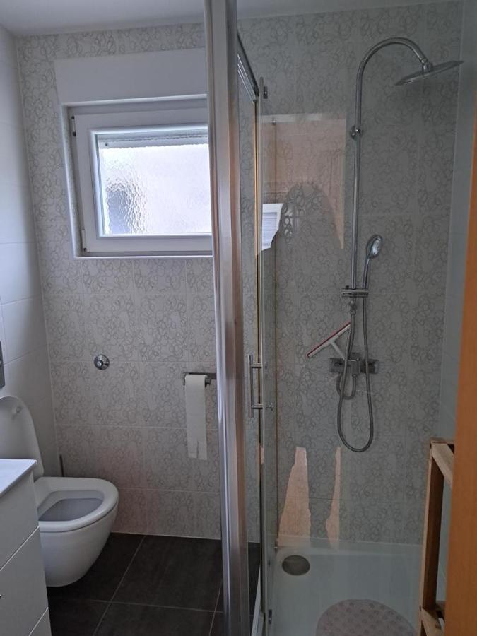 Apartman Lozancic Vir Kültér fotó