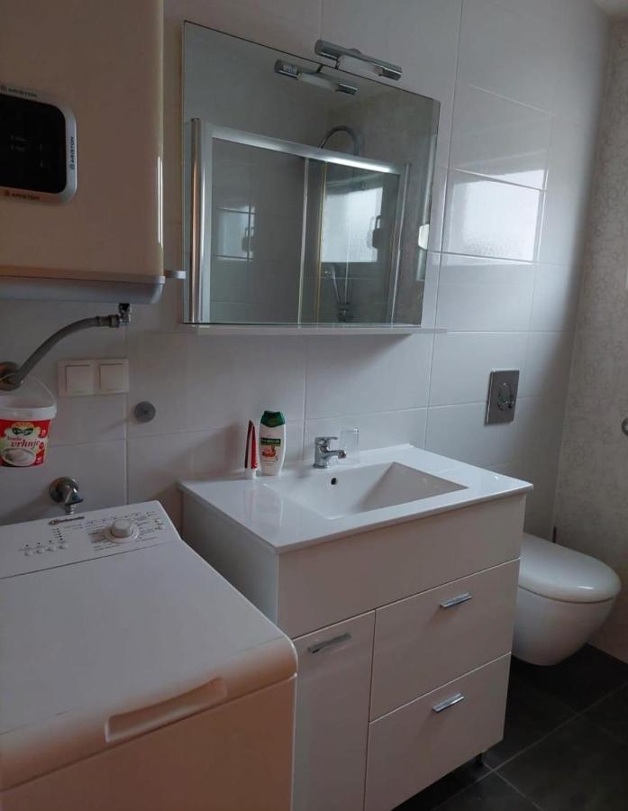 Apartman Lozancic Vir Kültér fotó