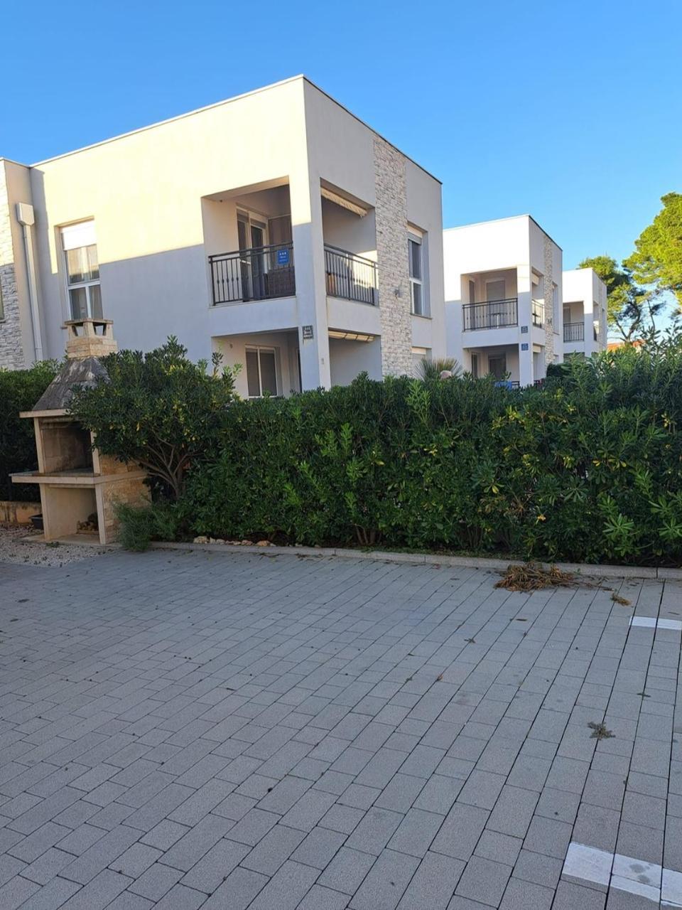 Apartman Lozancic Vir Kültér fotó